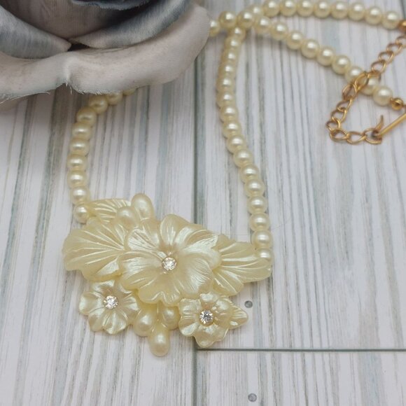 Vintage Faux Pearl Molded Floral Celluloid & Rhinestone Pendant Necklace Hook - Picture 9 of 10